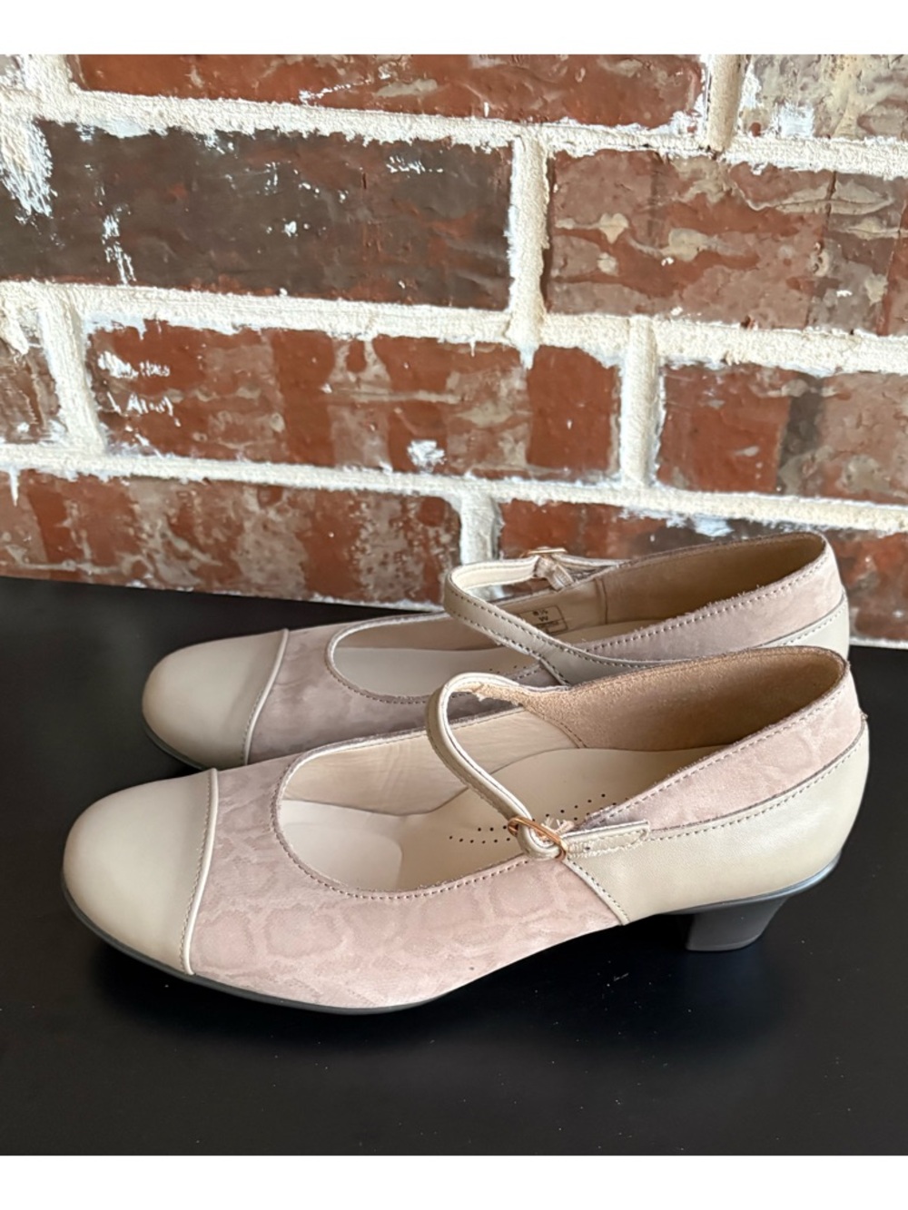 SAS Isabel Mary Jane Heels Taupe Snake Leather Pumps Size 8.5 Wide - Picture 4 of 13